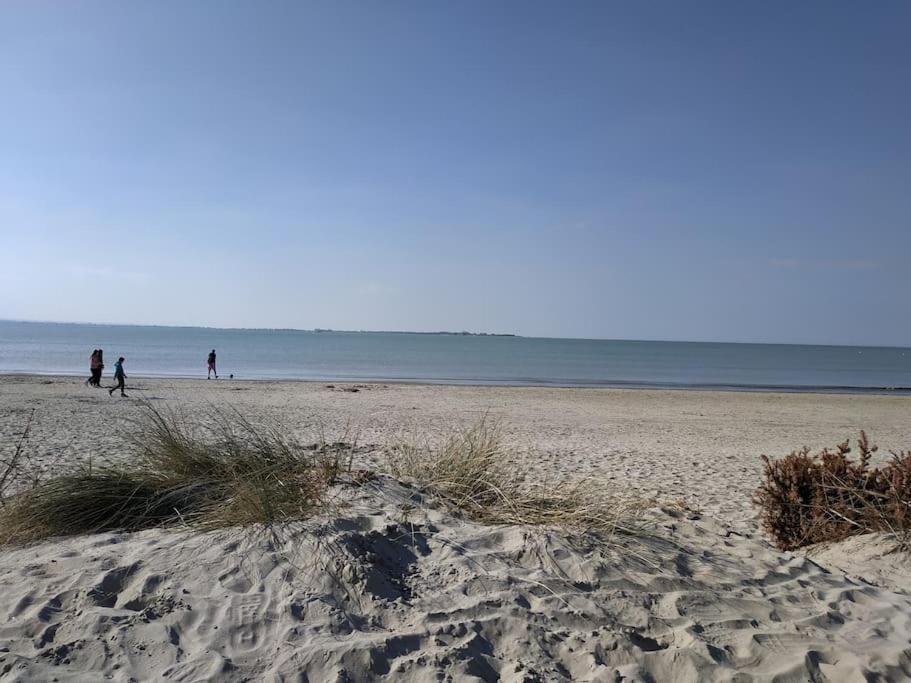 Gite Les Amoureux De La Baie Favières Exteriör bild