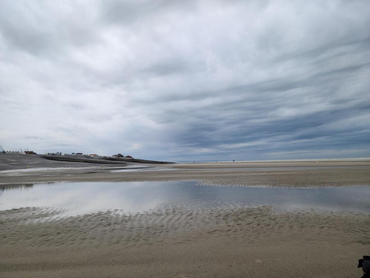 Gite Les Amoureux De La Baie Favières Exteriör bild