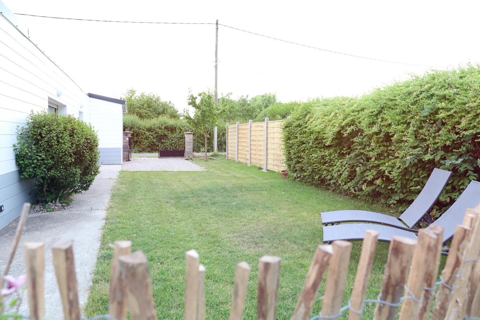 Gite Les Amoureux De La Baie Favières Exteriör bild